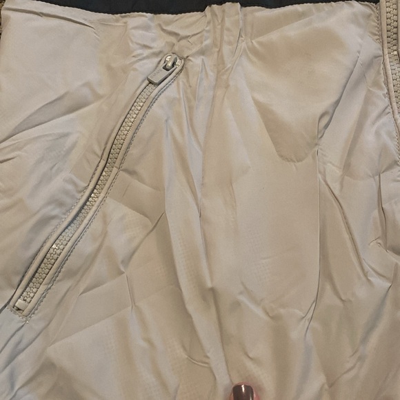 Lightweight Zip Up Windbreaker Jacket Size Medium in Like New Condition - Picture 2 of 8